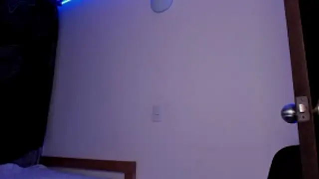 Snapshot of axel_davis_ chatting on October 31, 2025, 1:35 am axel davis online show from October 31, 2025, 1:35 am