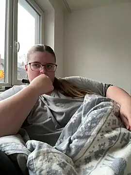 Snapshot of CurvyPaar2 chatting on February 12, 2026, 3:34 pm CurvyPaar2 online show from February 12, 2026, 3:34 pm