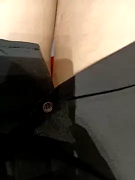 Jessical--Li online show from November 5, 2025, 3:31 am