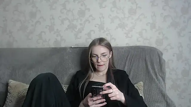 Snapshot of HitGyrl chatting on March 1, 2026, 8:03 am HitGyrl online show from March 1, 2026, 8:03 am