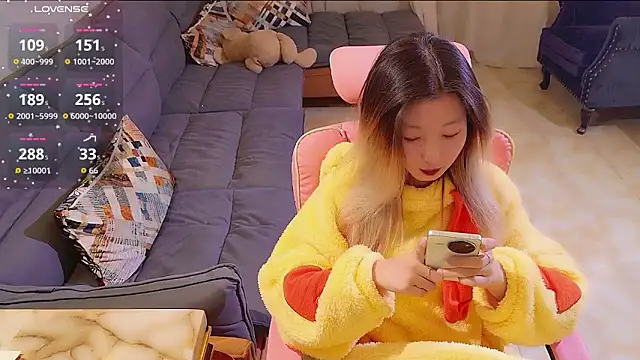 Deserve E online show from October 17, 2025, 1:02 pm