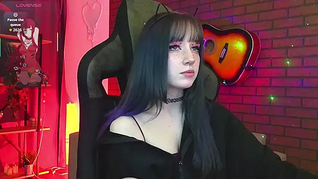 LiliLuna online show from February 12, 2026, 4:40 pm