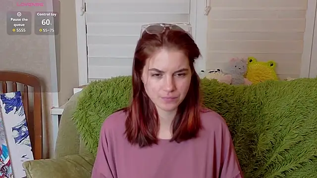 ElzaBlis online show from October 9, 2025, 7:58 pm