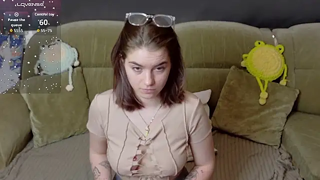 ElzaBlis online show from April 13, 2026, 1:15 pm