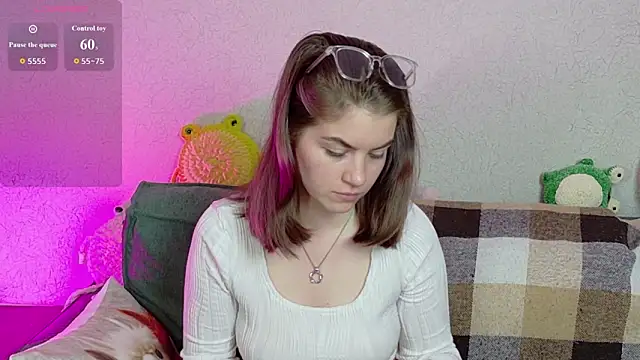 ElzaBlis online show from May 24, 2026, 1:11 pm