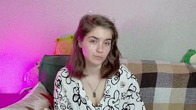 ElzaBlis online show from May 13, 2026, 1:18 pm