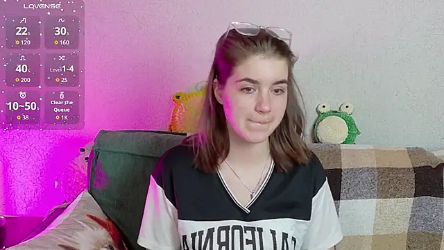 ElzaBlis online show from May 8, 2026, 3:05 pm