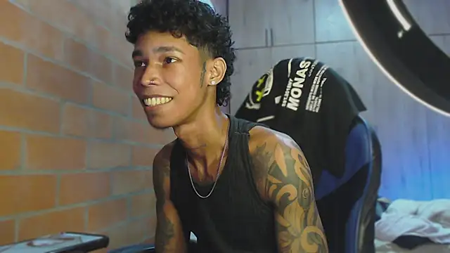 Snapshot of James_rufin chatting on September 19, 2025, 2:37 am James rufin online show from September 19, 2025, 2:37 am