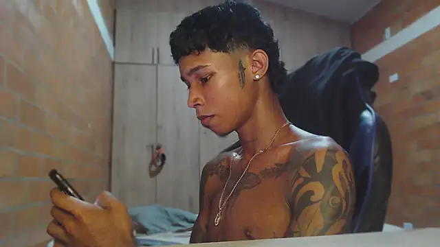 Snapshot of James_rufin chatting on September 23, 2025, 12:50 am James rufin online show from September 23, 2025, 12:50 am