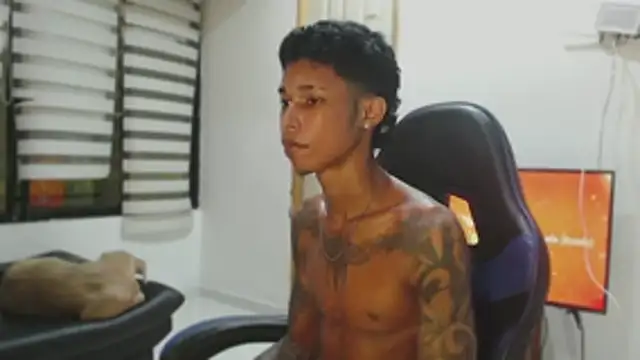 Snapshot of James_rufin chatting on October 16, 2025, 3:04 am James rufin online show from October 16, 2025, 3:04 am