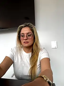 linda-mature43 online show from October 18, 2025, 3:47 pm