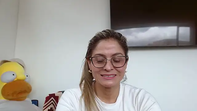 linda-mature43 online show from November 12, 2025, 4:00 pm