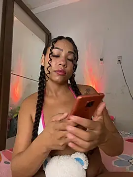 Snapshot of jhennyfer chatting on December 5, 2025, 4:33 am jhennyfer online show from December 5, 2025, 4:33 am