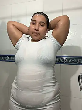 Snapshot of la_pequena_culona chatting on April 15, 2026, 9:26 pm la pequena culona online show from April 15, 2026, 9:26 pm