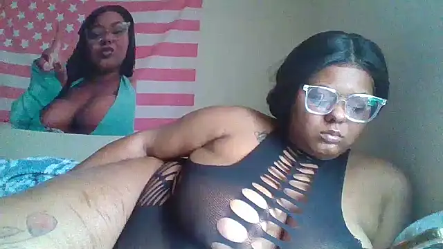 Snapshot of TharealBunn chatting on April 10, 2026, 6:15 pm TharealBunn online show from April 10, 2026, 6:15 pm