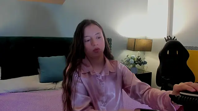 VioletaNova online show from May 12, 2026, 11:16 am