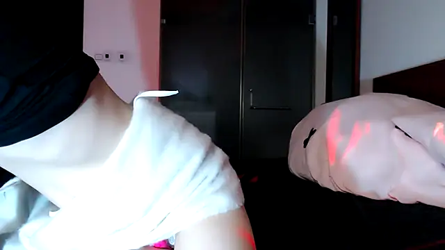 Snapshot of Cam-Ly chatting on November 3, 2025, 6:22 pm Cam-Ly online show from November 3, 2025, 6:22 pm