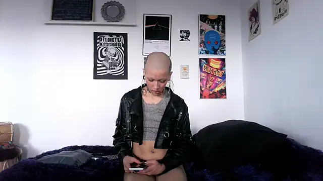 plutonbluemooon333 online show from January 12, 2026, 9:09 pm