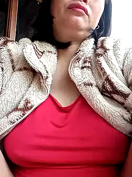 Snapshot of maple694 chatting on November 6, 2025, 2:04 am maple694 online show from November 6, 2025, 2:04 am