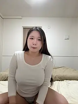  YUNOo0  online show from May 13, 2026, 12:34 pm