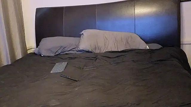 pantyhoselover54 online show from October 15, 2025, 10:07 pm