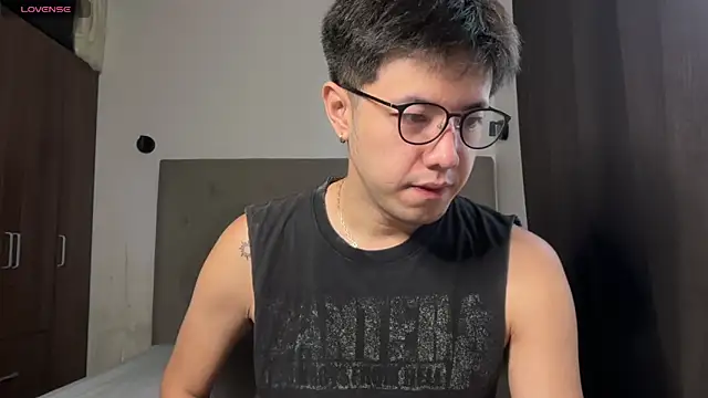 Snapshot of Addictiveboi chatting on May 13, 2026, 1:23 am Addictiveboi online show from May 13, 2026, 1:23 am