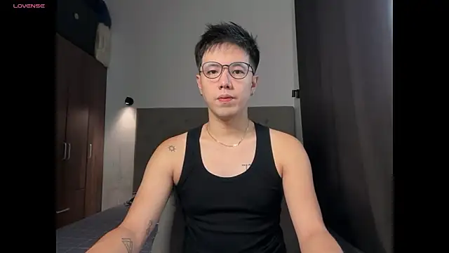 Snapshot of Addictiveboi chatting on May 2, 2026, 1:33 am Addictiveboi online show from May 2, 2026, 1:33 am