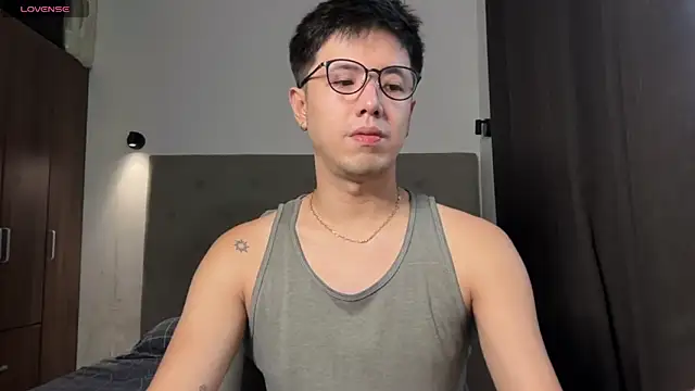 Snapshot of Addictiveboi chatting on May 6, 2026, 4:05 am Addictiveboi online show from May 6, 2026, 4:05 am