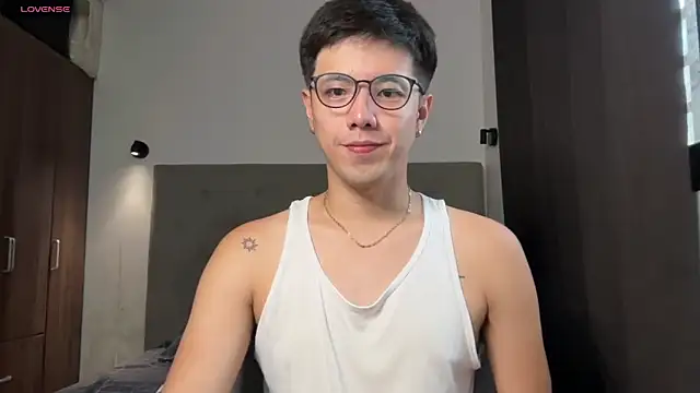 Snapshot of Addictiveboi chatting on May 8, 2026, 3:21 am Addictiveboi online show from May 8, 2026, 3:21 am