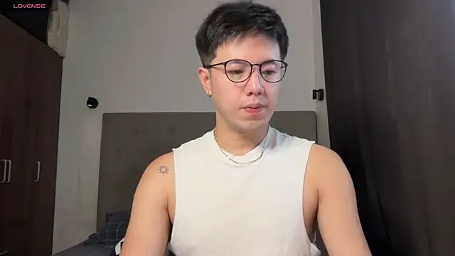 Snapshot of Addictiveboi chatting on May 9, 2026, 2:15 am Addictiveboi online show from May 9, 2026, 2:15 am