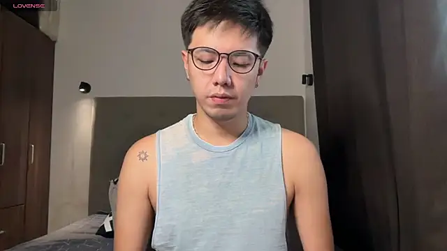 Snapshot of Addictiveboi chatting on May 7, 2026, 2:49 am Addictiveboi online show from May 7, 2026, 2:49 am