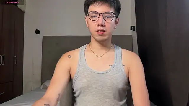 Snapshot of Addictiveboi chatting on May 15, 2026, 3:37 am Addictiveboi online show from May 15, 2026, 3:37 am