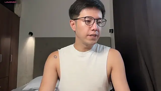 Snapshot of Addictiveboi chatting on May 14, 2026, 3:47 am Addictiveboi online show from May 14, 2026, 3:47 am