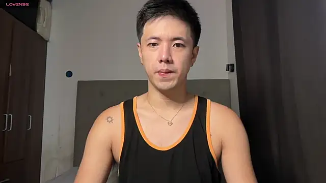 Snapshot of Addictiveboi chatting on May 26, 2026, 1:37 am Addictiveboi online show from May 26, 2026, 1:37 am