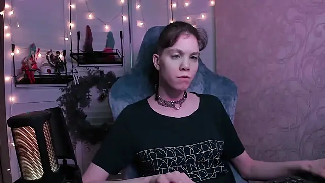 aestheticbeing online show from December 17, 2025, 12:43 pm