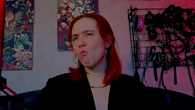Snapshot of the_high_priestess chatting on April 18, 2026, 5:21 am the high priestess online show from April 18, 2026, 5:21 am