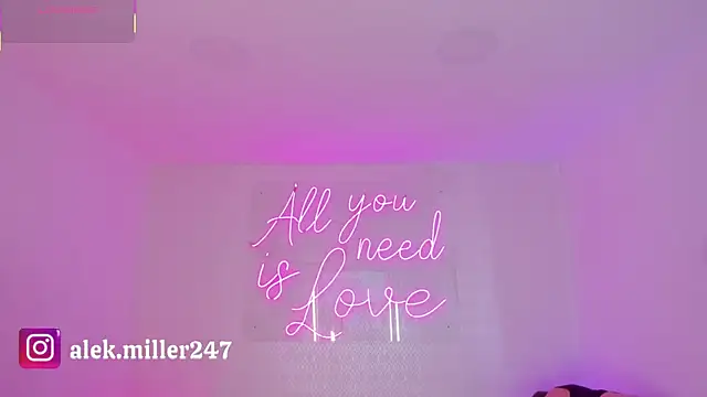 aleksandramiller  online show from September 18, 2025, 12:19 pm