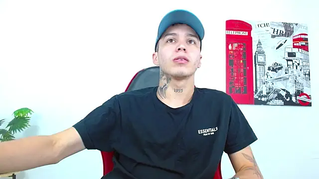 Cumandres18 online show from February 24, 2026, 3:02 pm