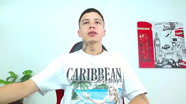 Cumandres18 online show from March 15, 2026, 2:57 pm