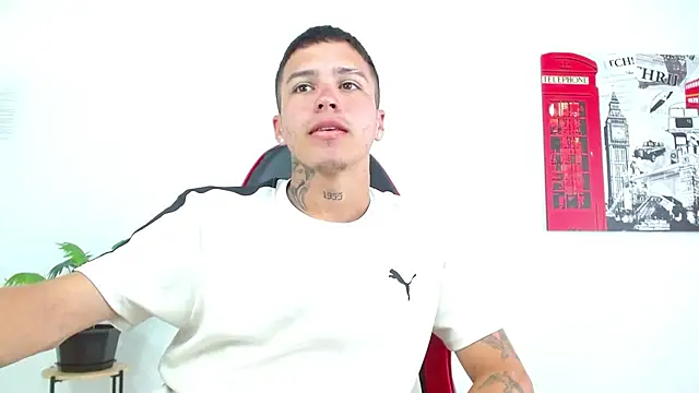 Cumandres18 online show from March 23, 2026, 2:50 pm