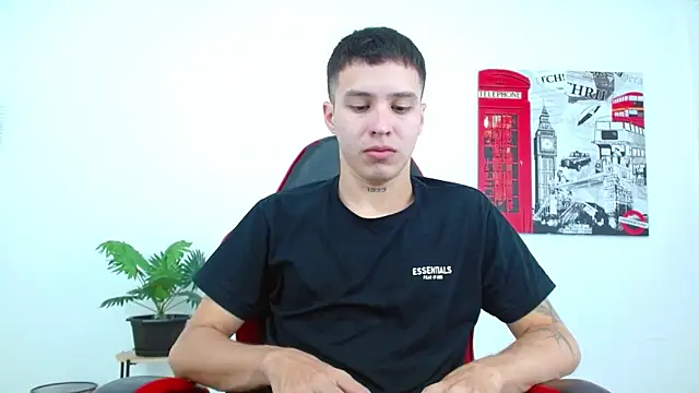 Cumandres18 online show from November 12, 2025, 1:59 pm