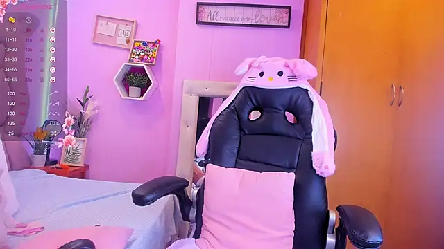 EmmaAnturin online show from October 29, 2025, 10:20 pm