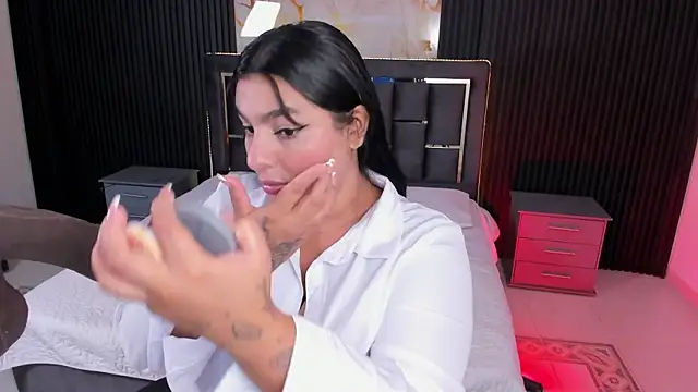 Snapshot of Hannasscott chatting on October 20, 2025, 11:33 am Hannasscott online show from October 20, 2025, 11:33 am