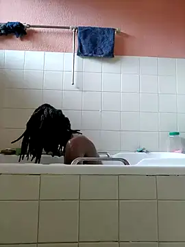 Snapshot of Kateera1 chatting on October 5, 2025, 1:24 pm Kateera1 online show from October 5, 2025, 1:24 pm