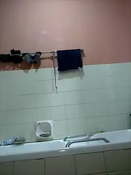 Snapshot of Kateera1 chatting on October 17, 2025, 6:43 pm Kateera1 online show from October 17, 2025, 6:43 pm