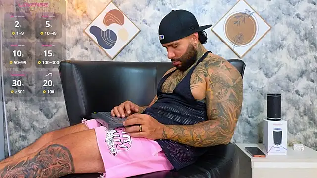 Apolo rousse1 online show from February 5, 2026, 9:43 pm