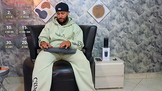 Apolo rousse1 online show from February 2, 2026, 9:58 pm