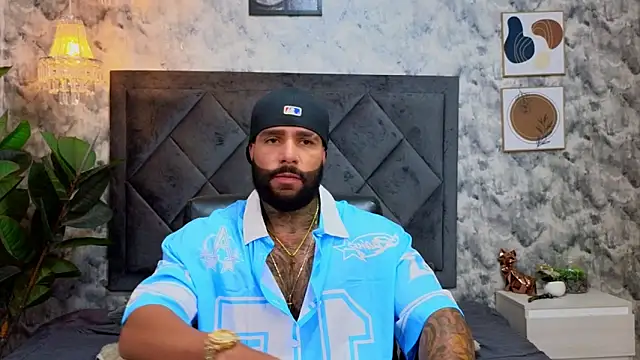 Apolo rousse1 online show from November 2, 2025, 8:58 pm