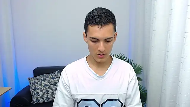 Snapshot of Matiius18 chatting on October 3, 2025, 2:40 pm Matiius18 online show from October 3, 2025, 2:40 pm