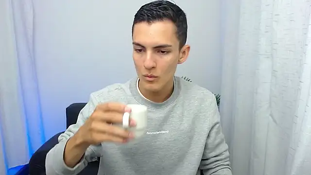 Matiius18 online show from November 20, 2025, 2:07 pm